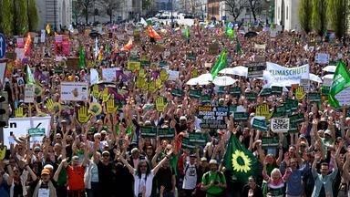 Zehntausende fordern schnellere Energiewende