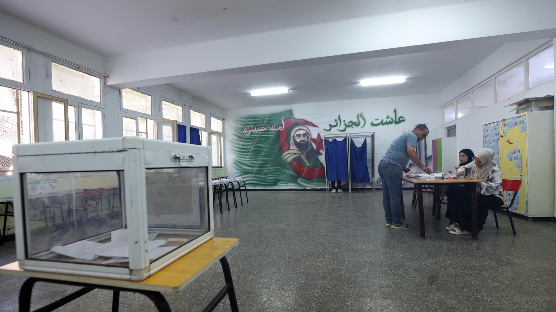Ein Wahllokal in Algier, Algerien. | EPA