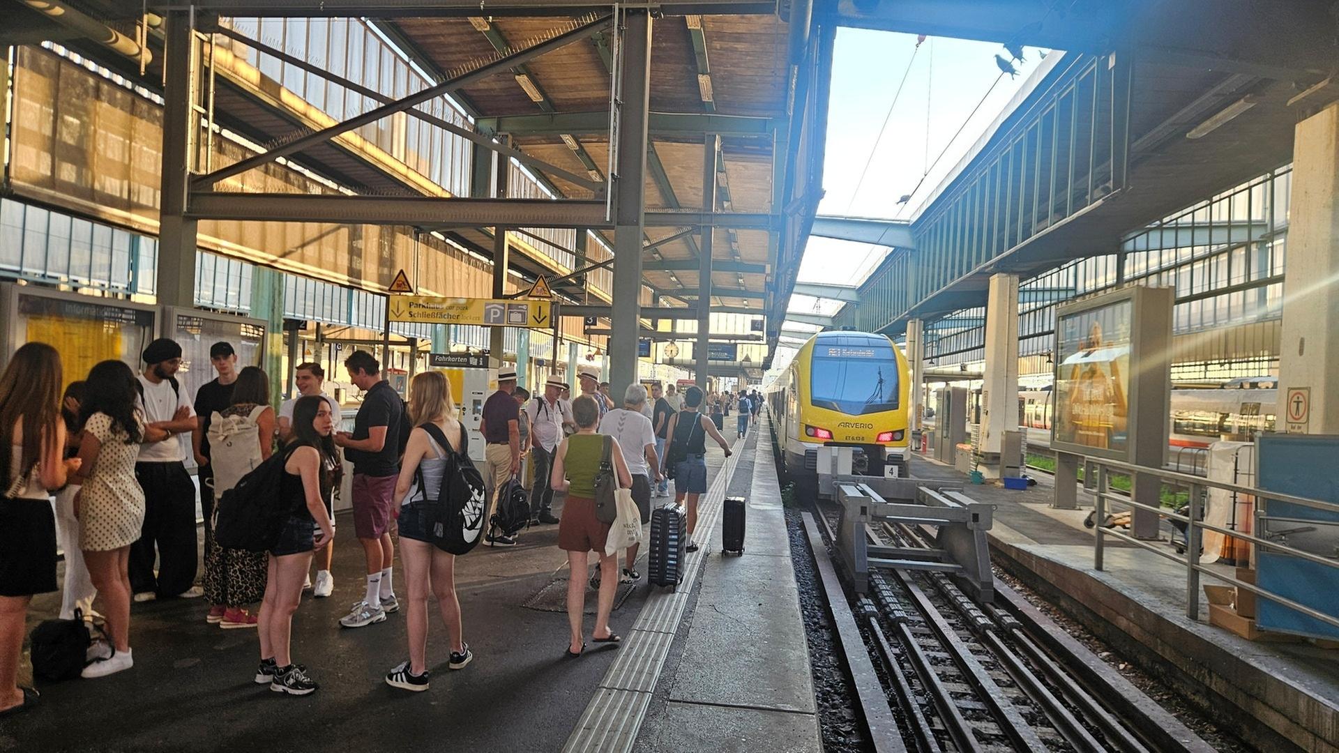 ベルリン周辺の電車が大規模な通信障害で運行停止—午前中も遅延が続く