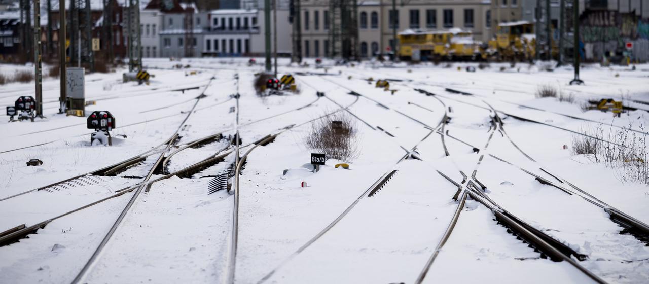 erschneite Gleise am Hauptbahnhof Hannover