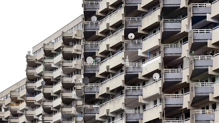 Ein Häuserblock, Plattenbau in Köln-Chorweiler