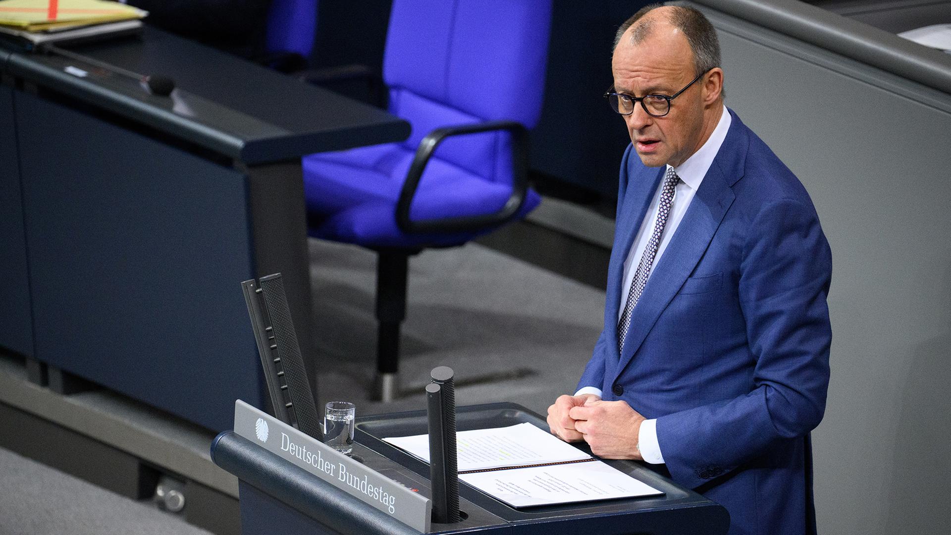 Friedrich Merz spricht im Bundestag. | dpa