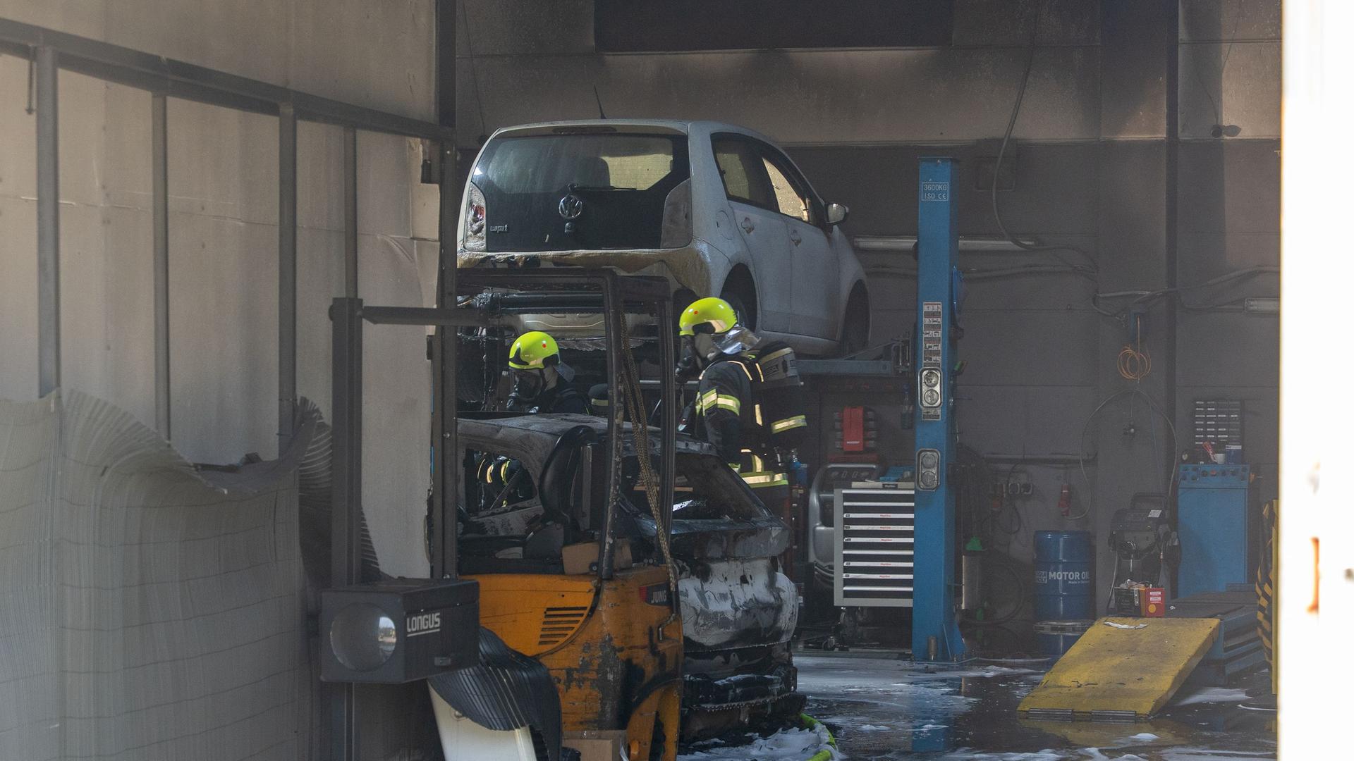 Brand in Egelsbach: Mehrere Fahrzeuge beschädigt - 150.000 Euro Schaden