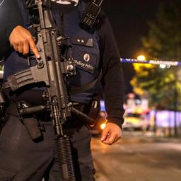 Die Polizei sperrt einen Bereich im Zentrum von Brüssel ab, in dem eine Schießerei stattgefunden hat.