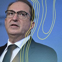 Alexander Dobrindt (CSU), Bundesinnenminister, spricht im Bundesministerium des Innern