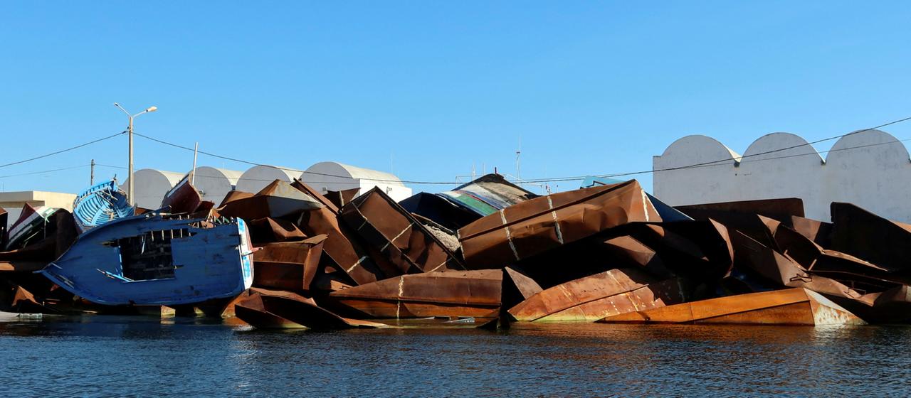 Ein Blick auf Boote, die von Migranten genutzt und von der tunesischen Küstenwache beschlagnahmt wurden.
