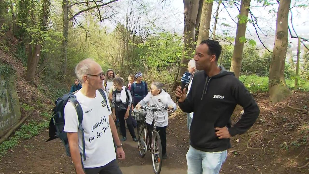 Owusu Künzel, SWR, über die Osterwanderung in Freiburg