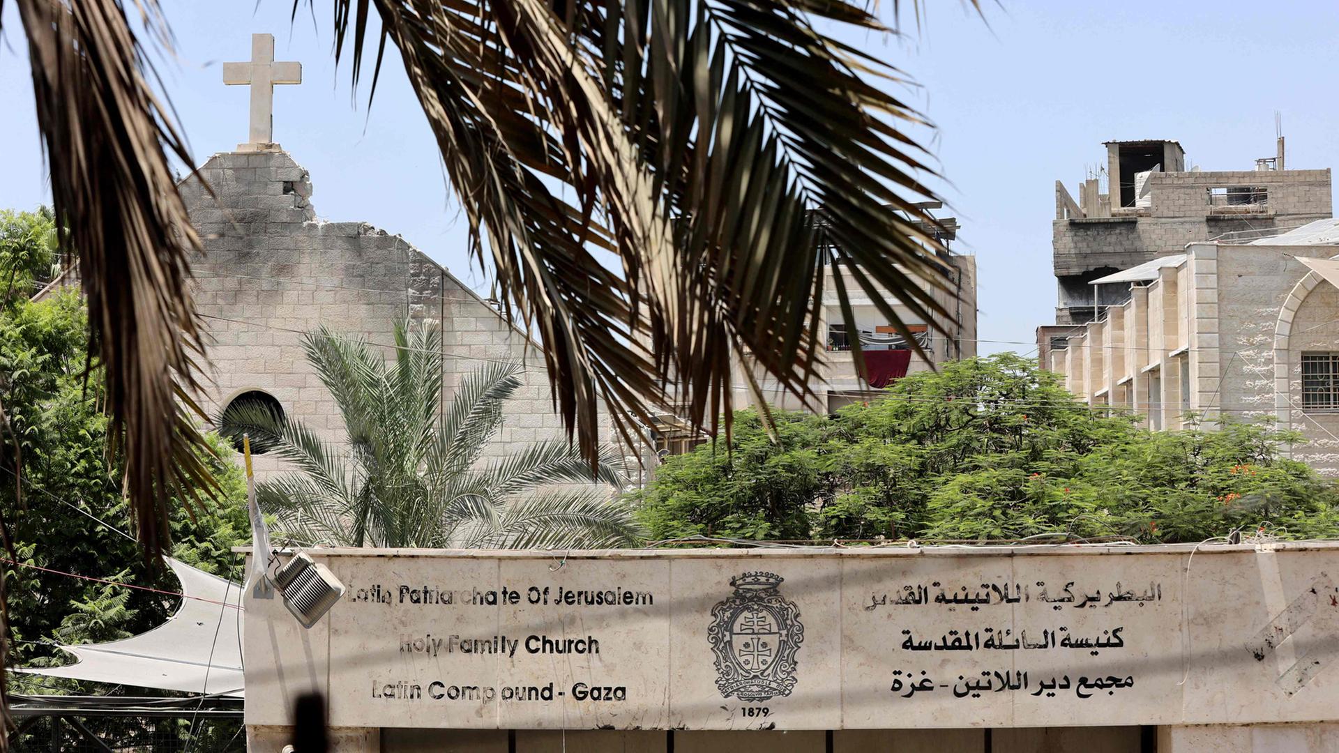 Beschädigte Kirche der Heiligen Familie in Gaza-Stadt. | AFP