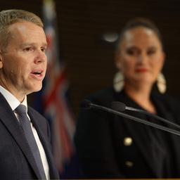 Chris Hipkins und Carmel Sepuloni bei einer Pressekonferenz.