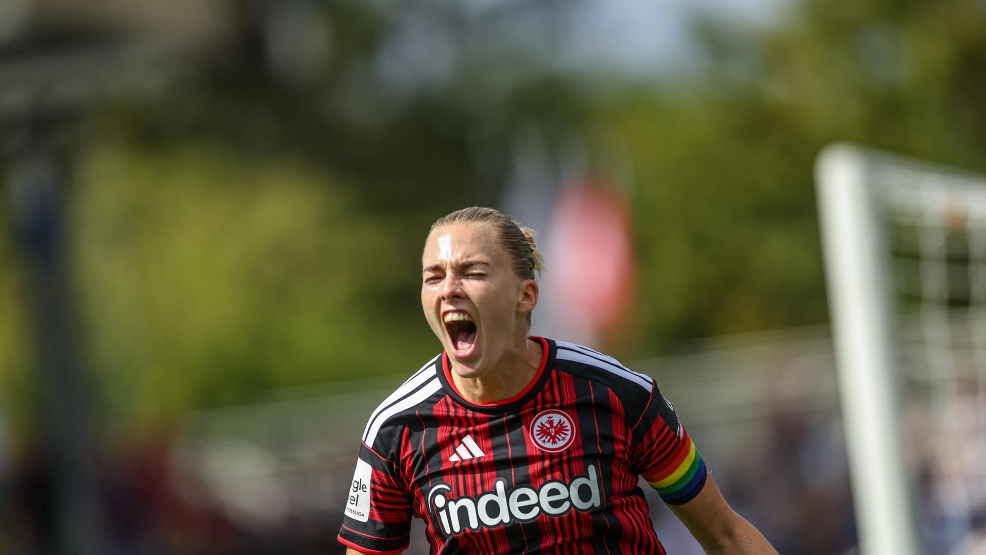 Laura Freigang schießt Eintracht Frankfurt Frauen zum Auftaktsieg