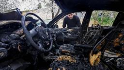 Ausgebranntes Auto nach einem angeblichen Angriff radikaler israelischer Siedler bei Nablus