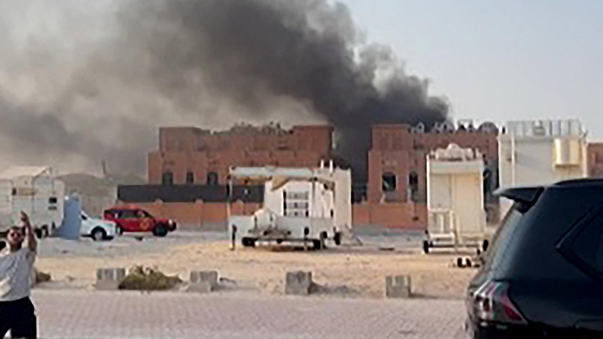 Rauch steigt über einem Gebäude in Doha (Katar) auf. | AFP