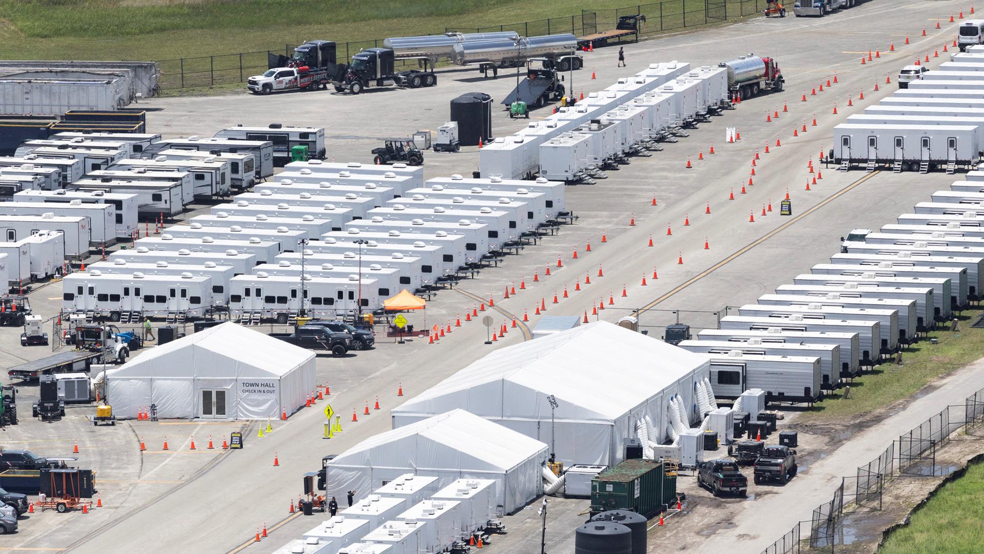 Das ICE-Internierungslager „Alligator Alcatraz” am Dade-Collier Training and Transition Airport in Ochopee, Florida. | REUTERS