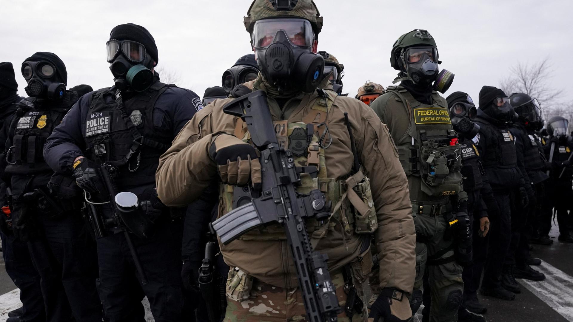 Zwei US-Einsatzkräfte nach Schüssen in Minneapolis suspendiert Zwei US-Einsatzkräfte nach Schüssen in Minneapolis suspendiert