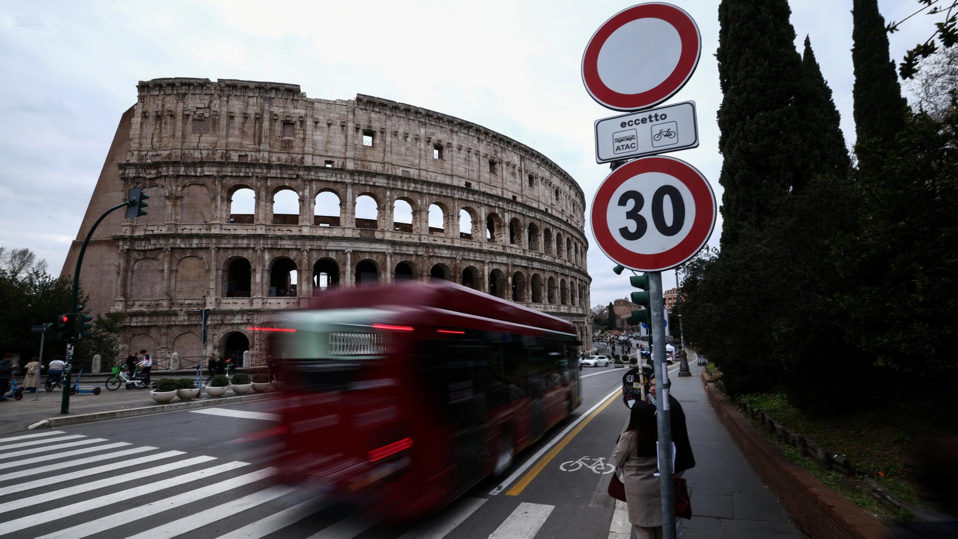 Rom drückt auf die Bremse: Nur noch Tempo 30 im Zentrum