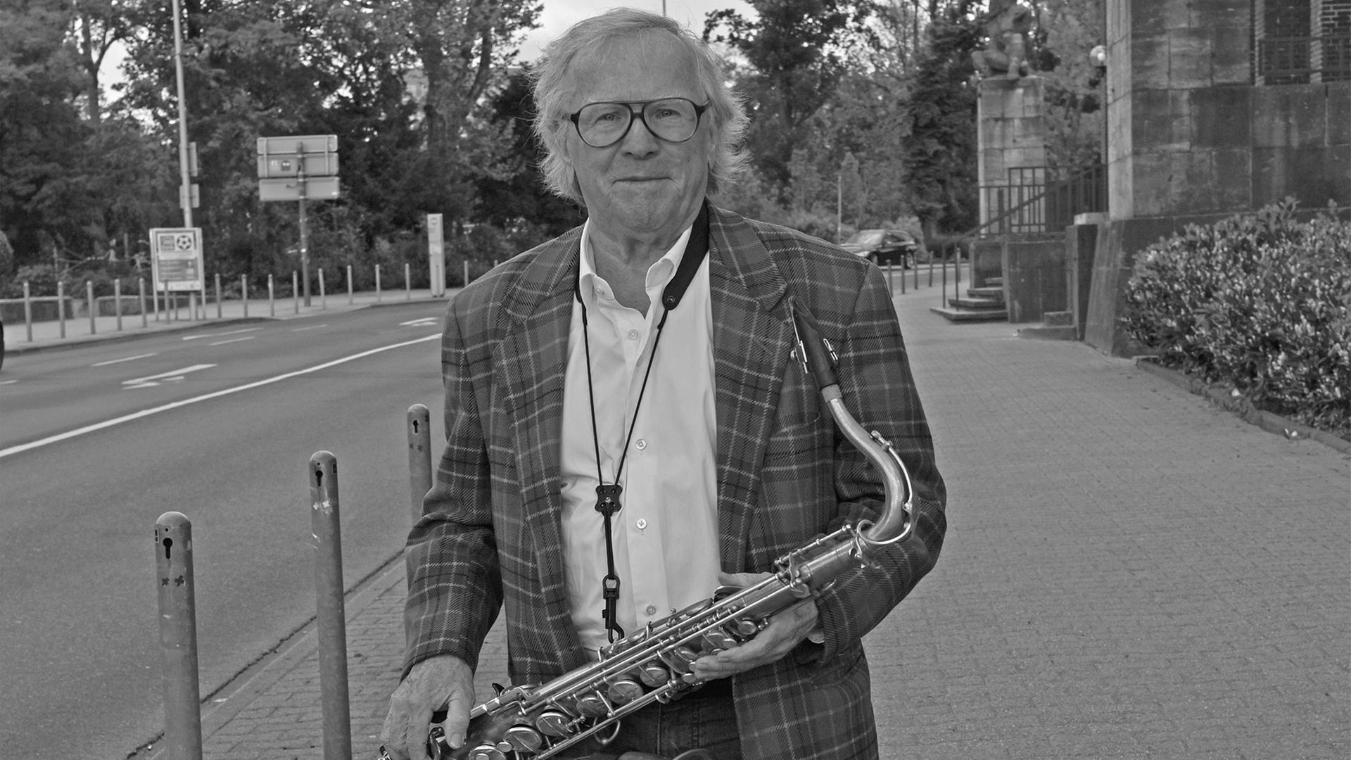 Klaus Doldinger mit seinem Saxophon | dpa