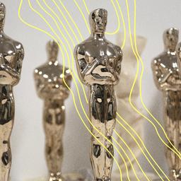 Oscar-Statuetten, einige in Stoff eingewickelt, warten auf die Inspektion vor der Fertigstellung in der Polich Tallix Fine Art Foundry in Rock Tavern, N.Y.