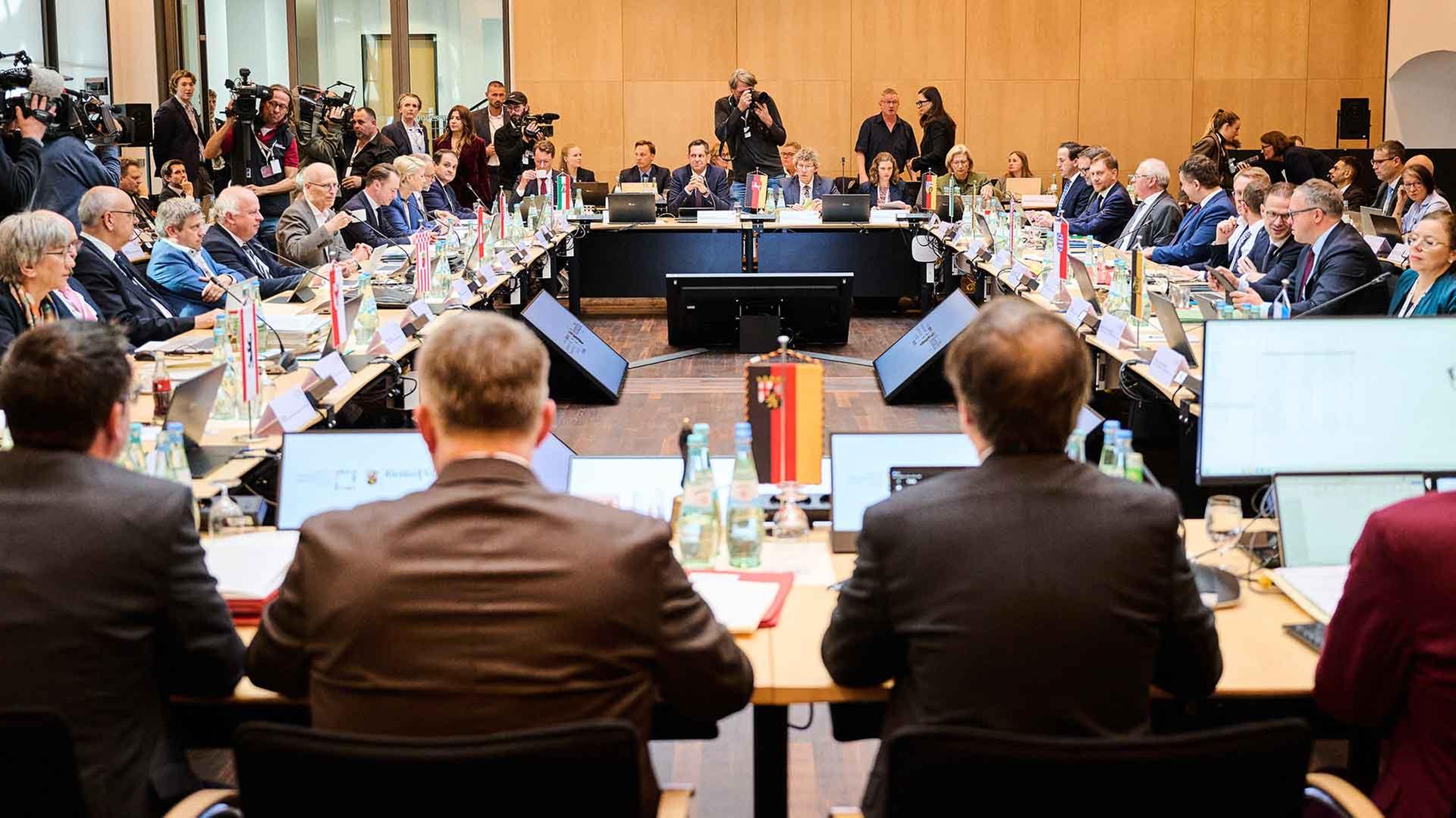 Konferenz der Regierungschefinnen und Regierungschefs der Länder (MPK) im Bundesrat. (Bild: dpa/ Sebastian Christoph Gollnow) | dpa/ Sebastian Christoph Gollnow