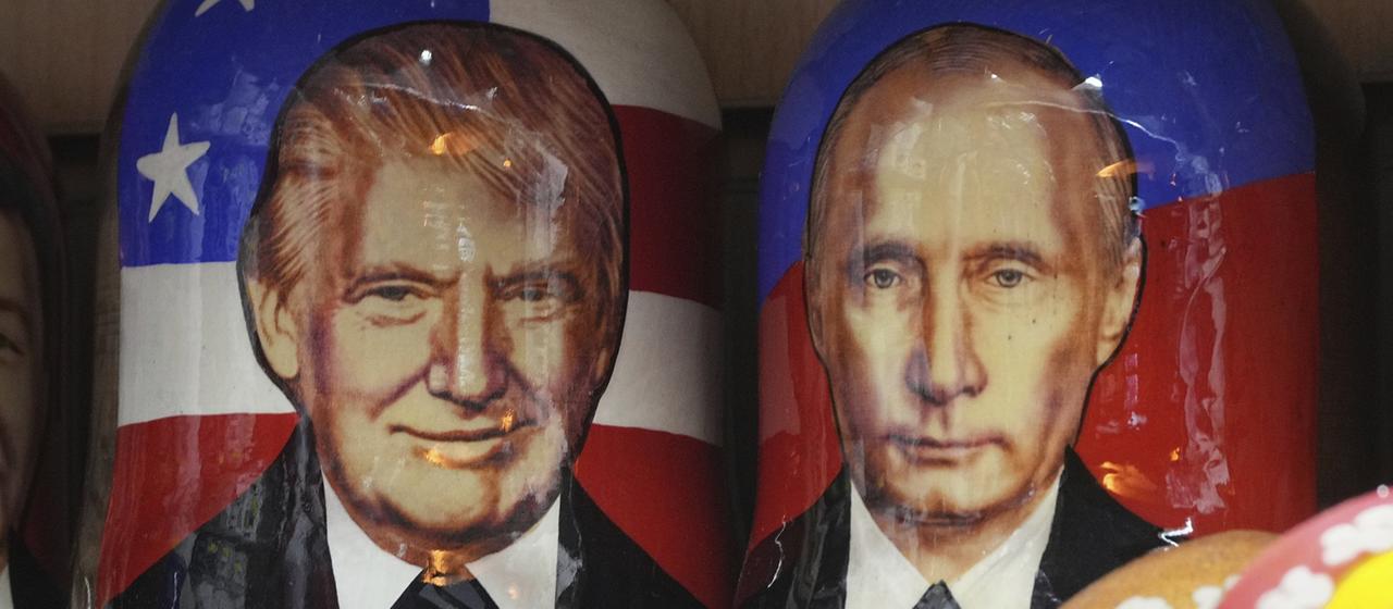 Matroschkas, die Donald Trump und Wladimir Putin darstellen.