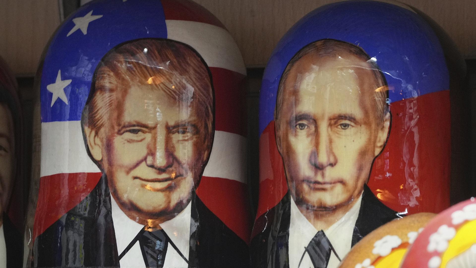 Matroschkas, die Donald Trump und Wladimir Putin darstellen. | AP