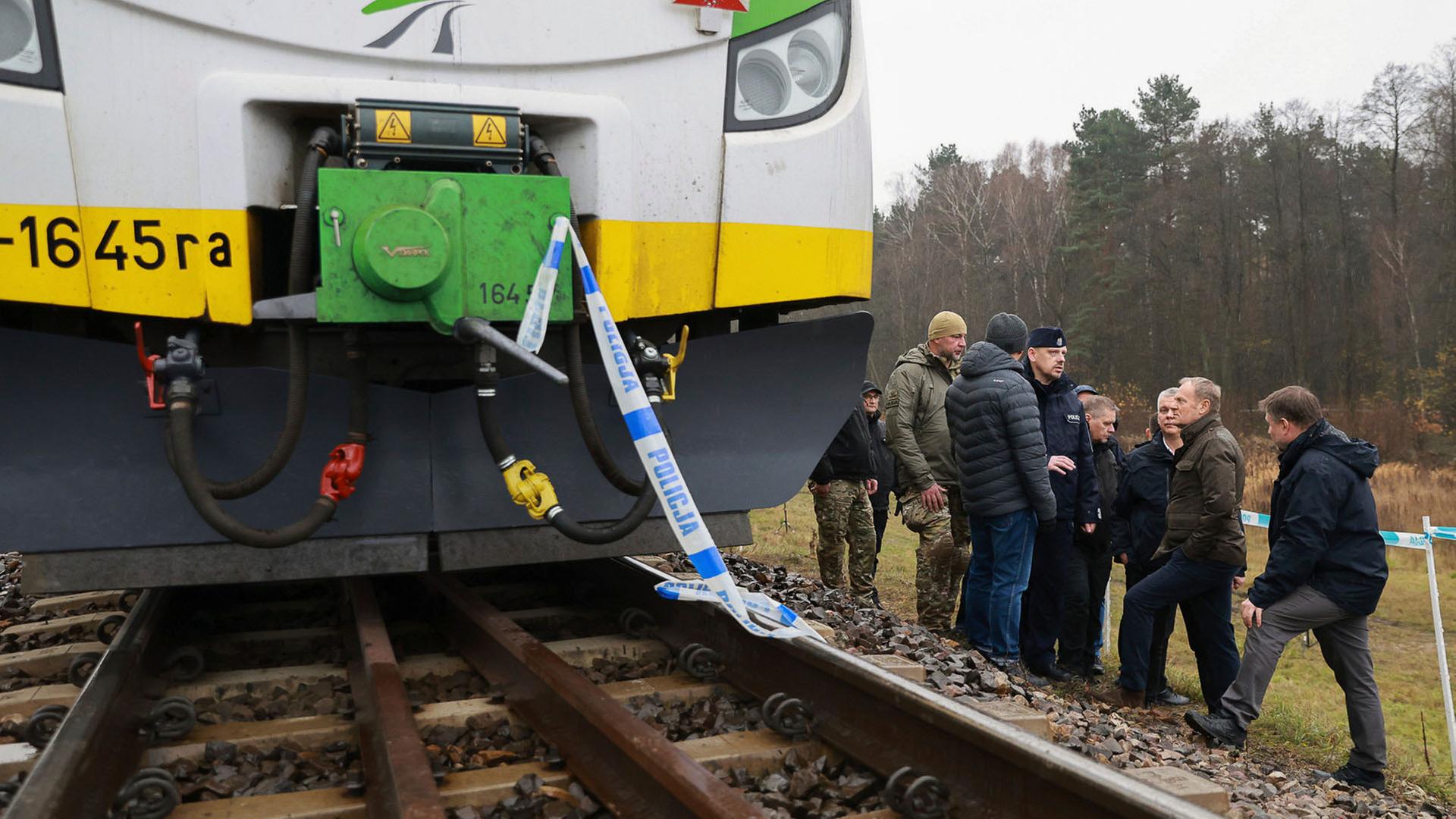 Polens Regierung vermutet nach Explosion auf Bahnstrecke Sabotage Polens Regierung vermutet nach Explosion auf Bahnstrecke Sabotage