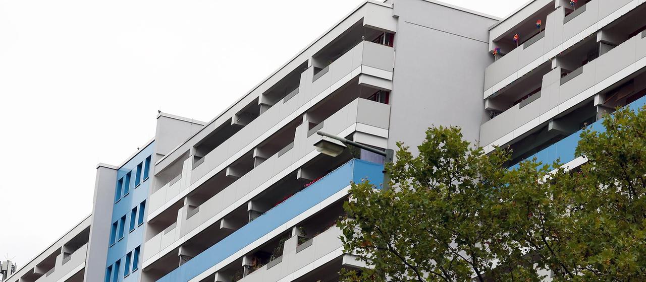 Blick auf einen Häuserblock in Berlin