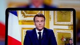 Emmanuel Macron bei einer Ansprache im Fernsehen.