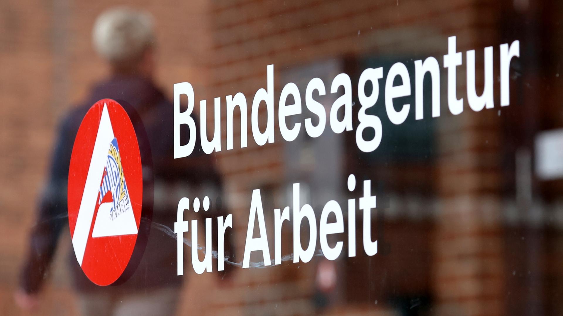 Schild der Bundesagentur fÃ¼r Arbeit | dpa