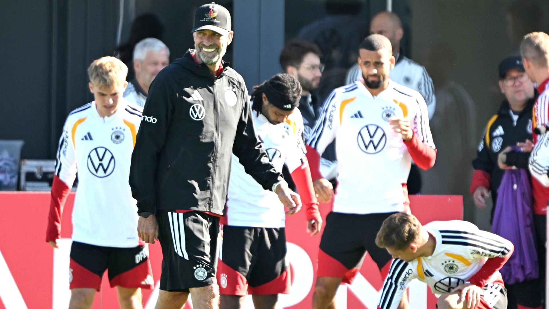 Bundestrainer Jürgen Klopp trainiert die DFB-Elf | Federico Gambarini / dpa