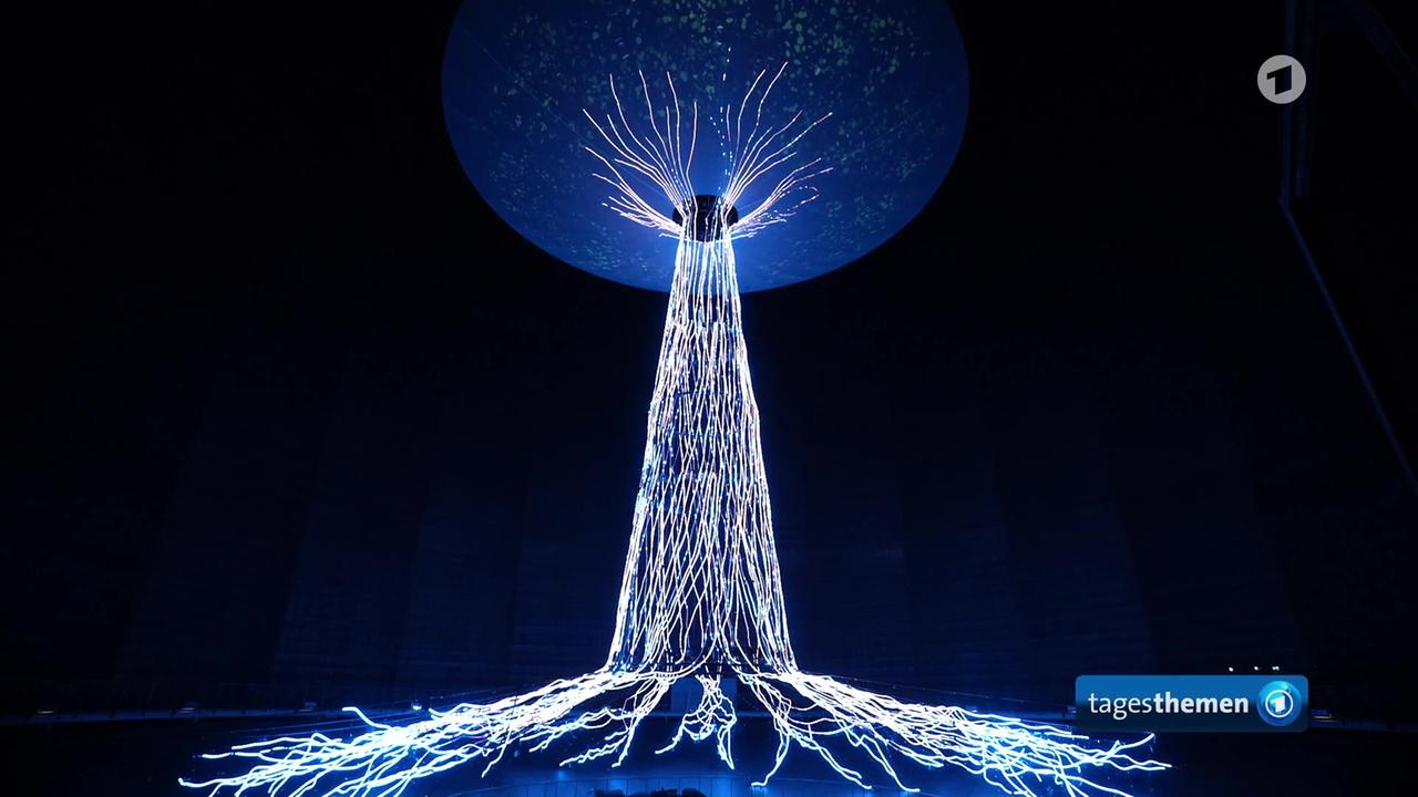 Ausstellung im Gasometer Oberhausen zelebriert den Mythos Wald | tagesschau.de