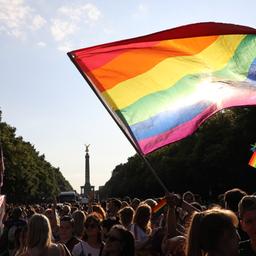 CSD Berlin | picture alliance/Geisler-Fotopress Teilnehmerinnen und Teilnehmer bei der CSD Parade in Berlin am 23.07.2025 (Quelle: picture alliance/Geisler-Fotopress)
