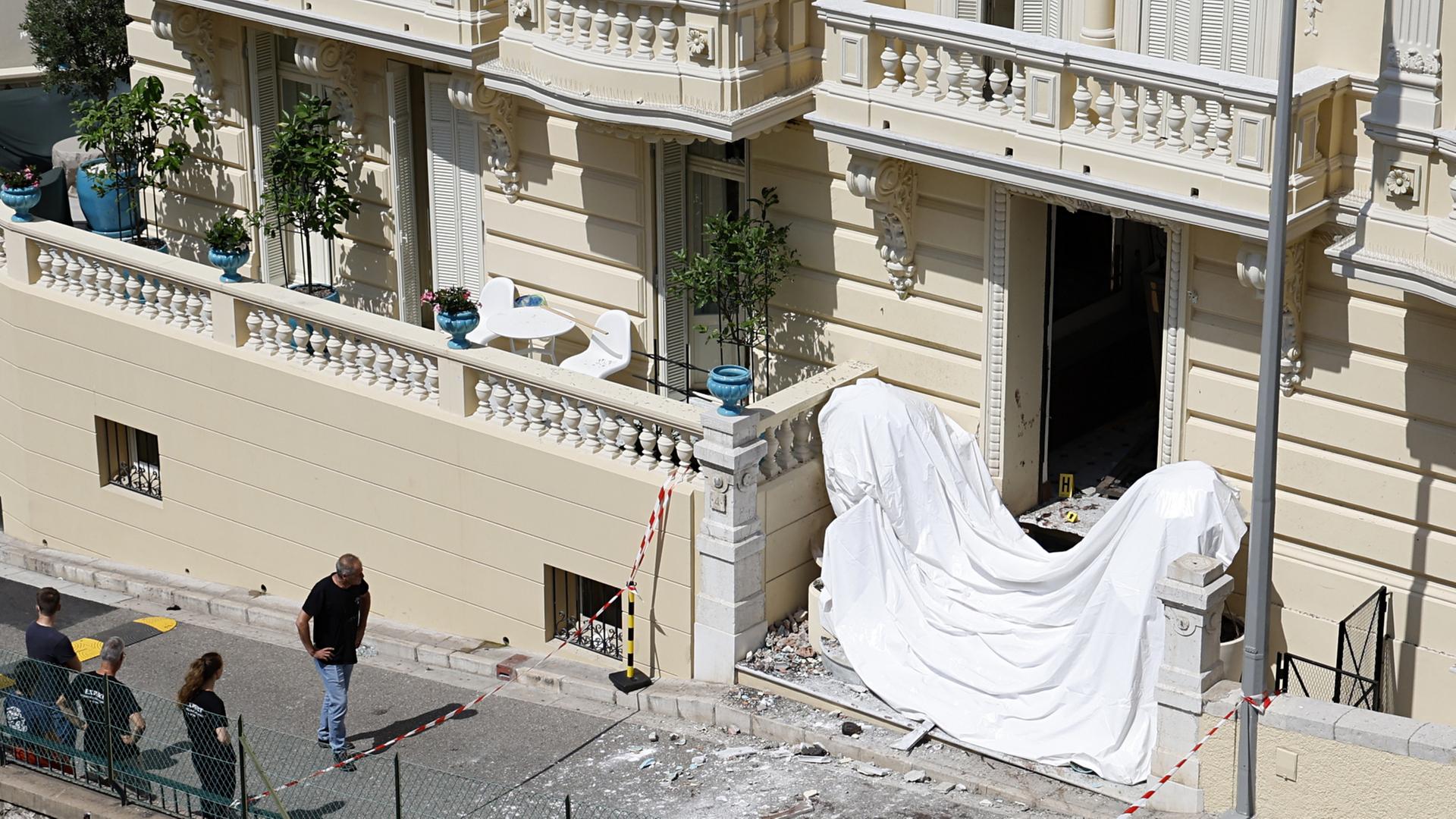 Ein Wohnhaus in Monaco ist nach einer Explosion für Untersuchungen abgesperrt.  | EPA