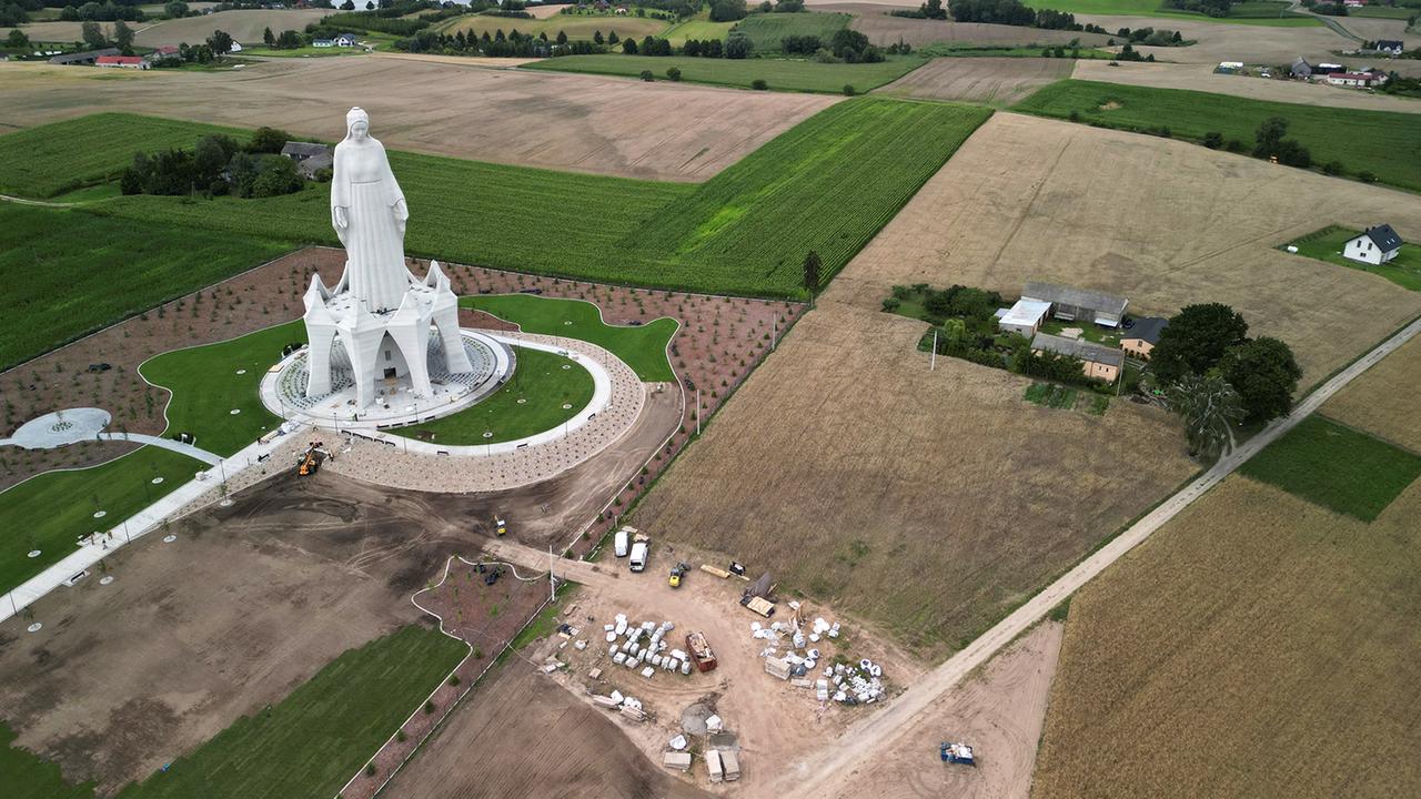 Riesige Marienstatue in Polen soll Pilger anziehen