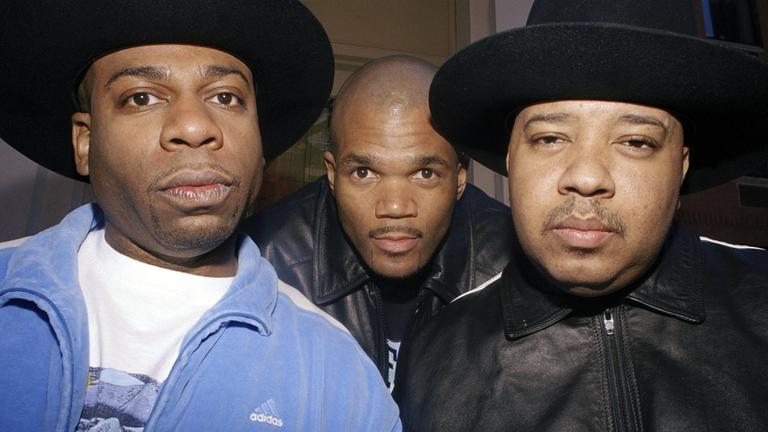 Die Rap-Gruppe Run D.M.C. im Jahr 2001. Von links: Jam Master Jay (Jason Mizell), DMC (Darryl McDaniels) und DJ Run (Joseph Simmons)