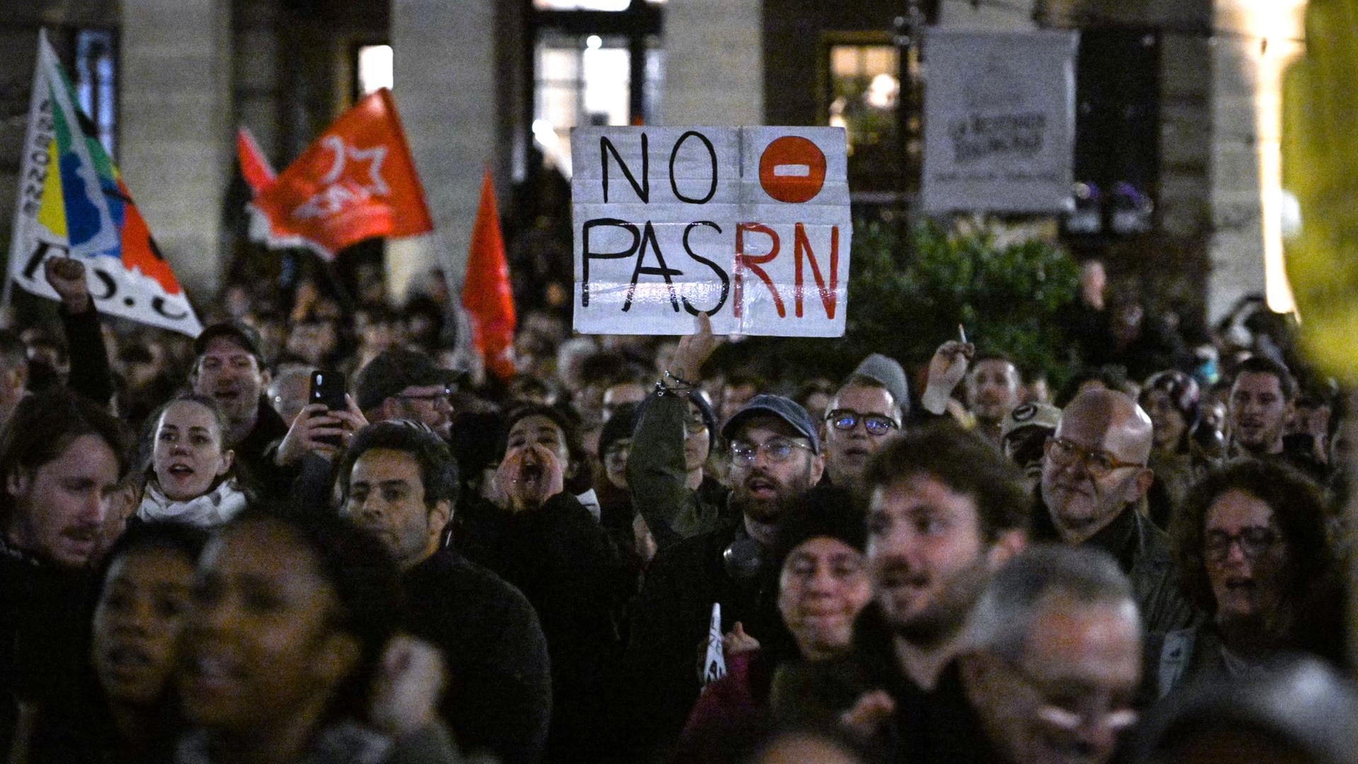 Nach Anschlägen in Frankreich: Sorge vor wachsendem Rassismus
