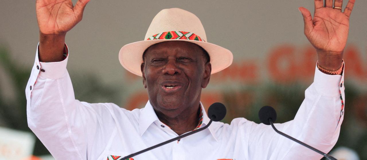 Alassane Ouattara gestikuliert während einer Rede. | REUTERS Alassane Ouattara gestikuliert während einer Rede.