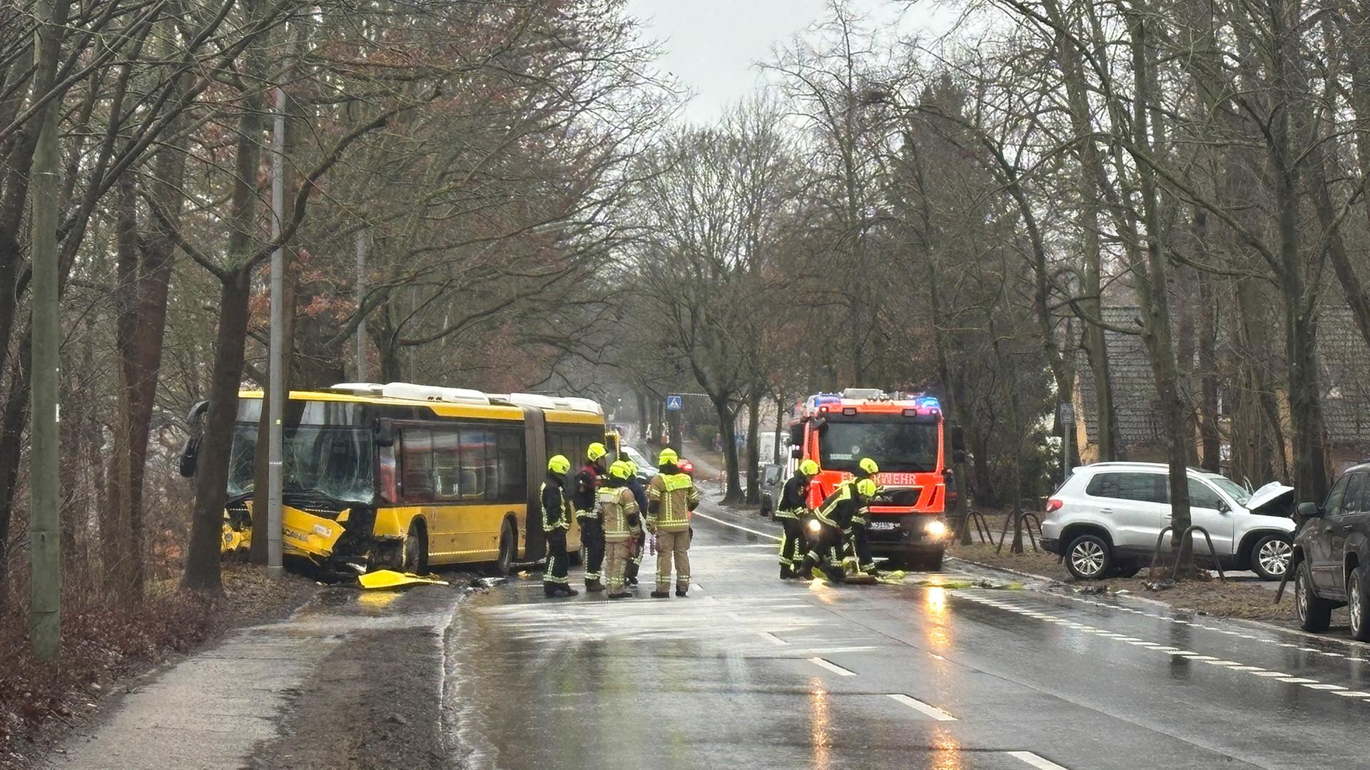 Busunfall in Berlin Gatow am 22.02.2026. (Quelle: rbb/Dorte Störmann) | rbb/Dorte Störmann