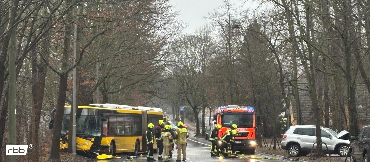 Busunfall in Berlin Gatow am 22.02.2026. (Quelle: rbb/Dorte Störmann)