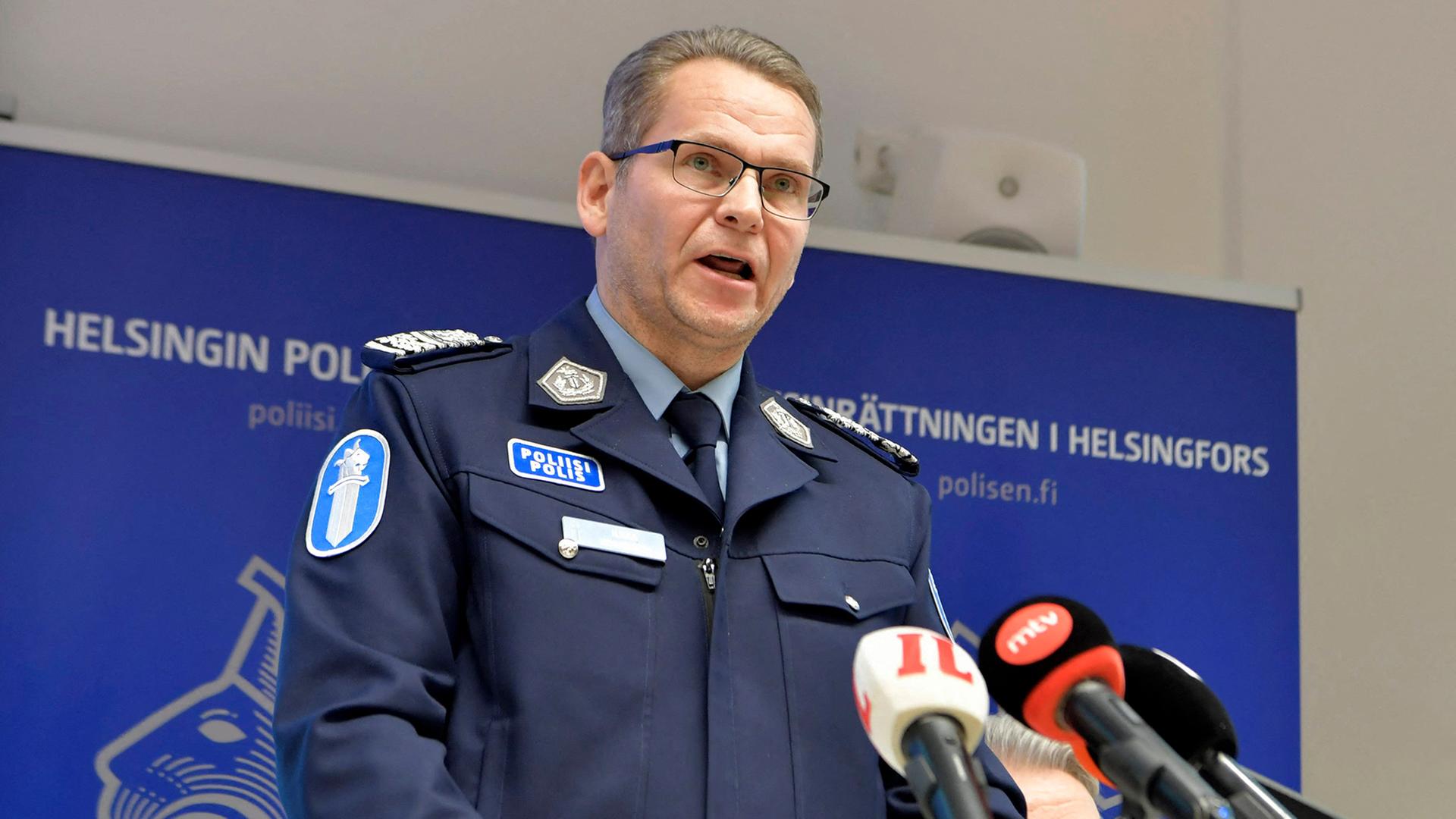Ilkka Koskimäki spricht während einer Pressekonferenz in Helsinki. | AFP