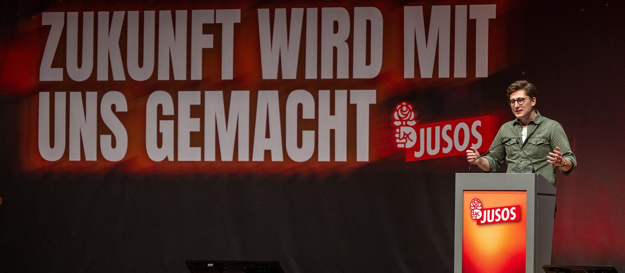Philipp Türmer spricht beim Juso-Bundeskongress in Mannheim