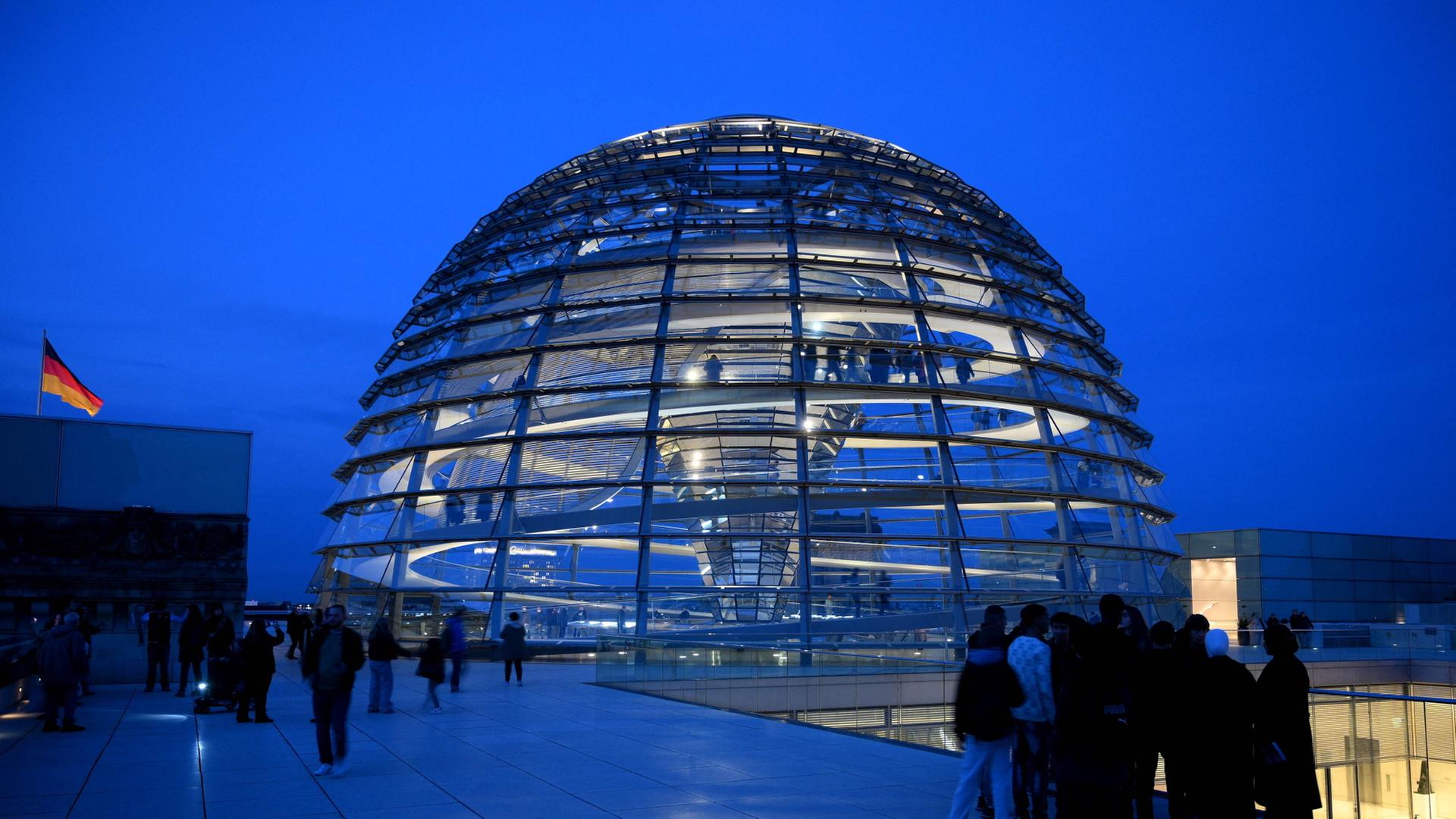 Rentenstreit: Junge SPD-Abgeordnete widersprechen Unions-Gruppe Rentenstreit: Junge SPD-Abgeordnete widersprechen Unions-Gruppe