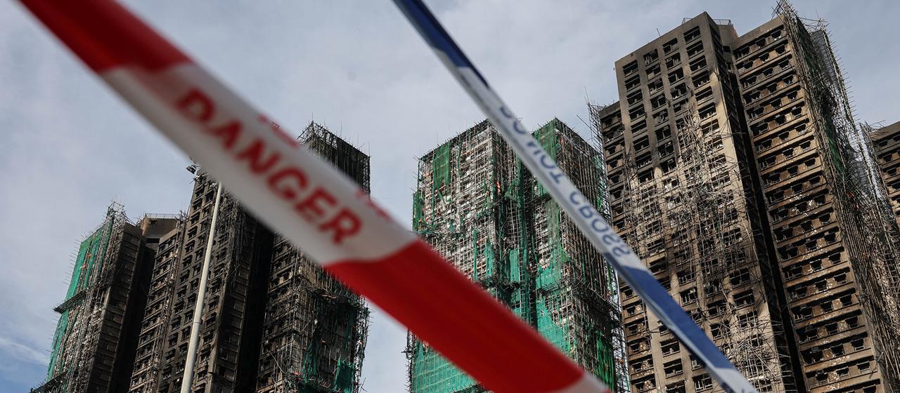 Abgebranntes Hochhaus in Hongkong