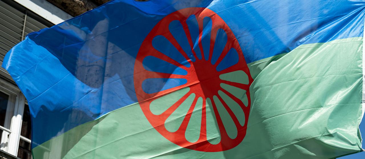 Die Flagge der Roma