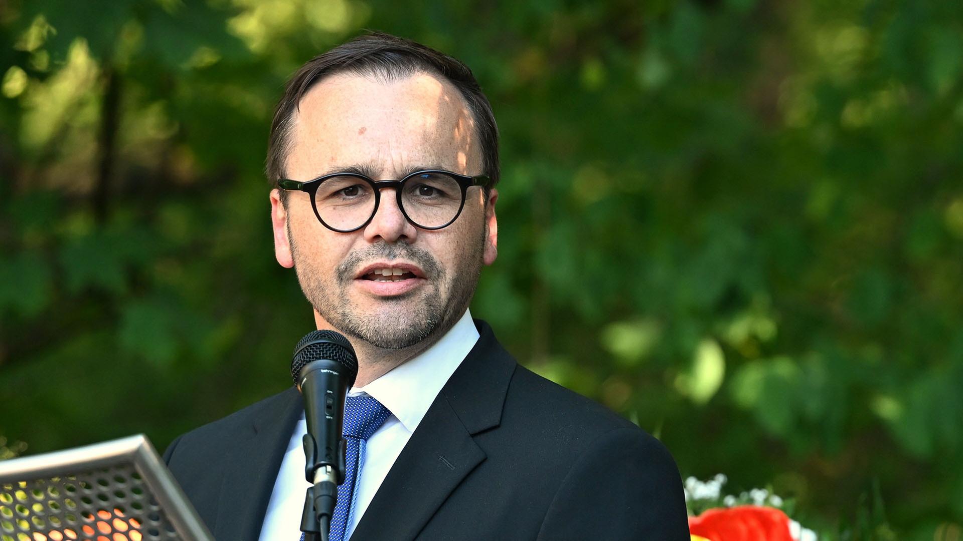 Brandenburger Innenminister warnt vor Glorifizierung der DDR-Geschichte