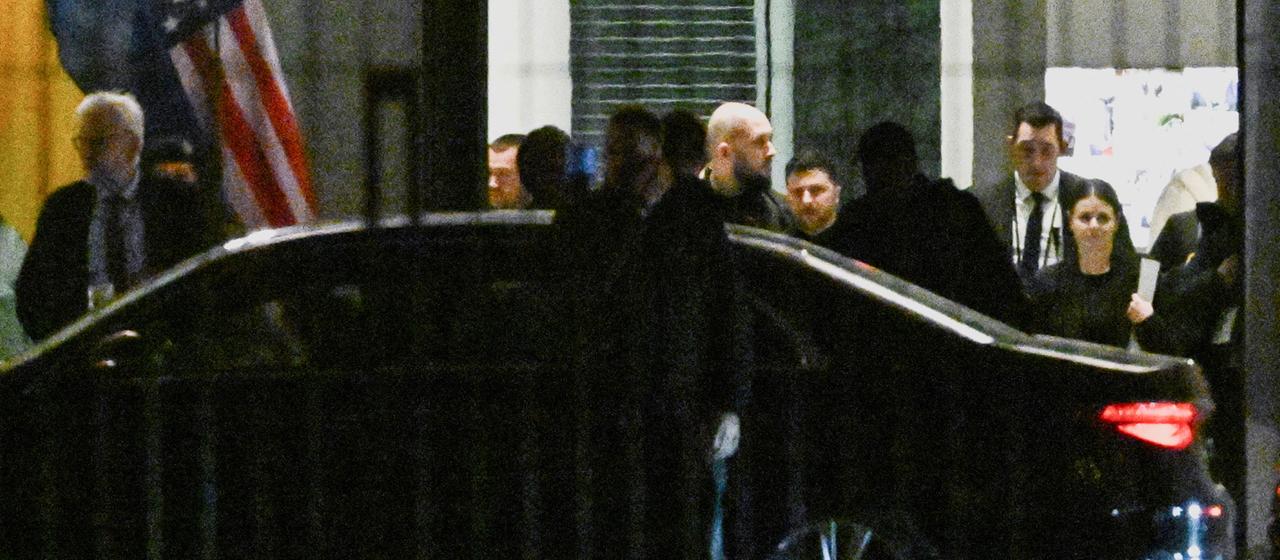 Der ukrainische Präsident Wolodymyr Selenskyj verlässt das Kanzleramt.