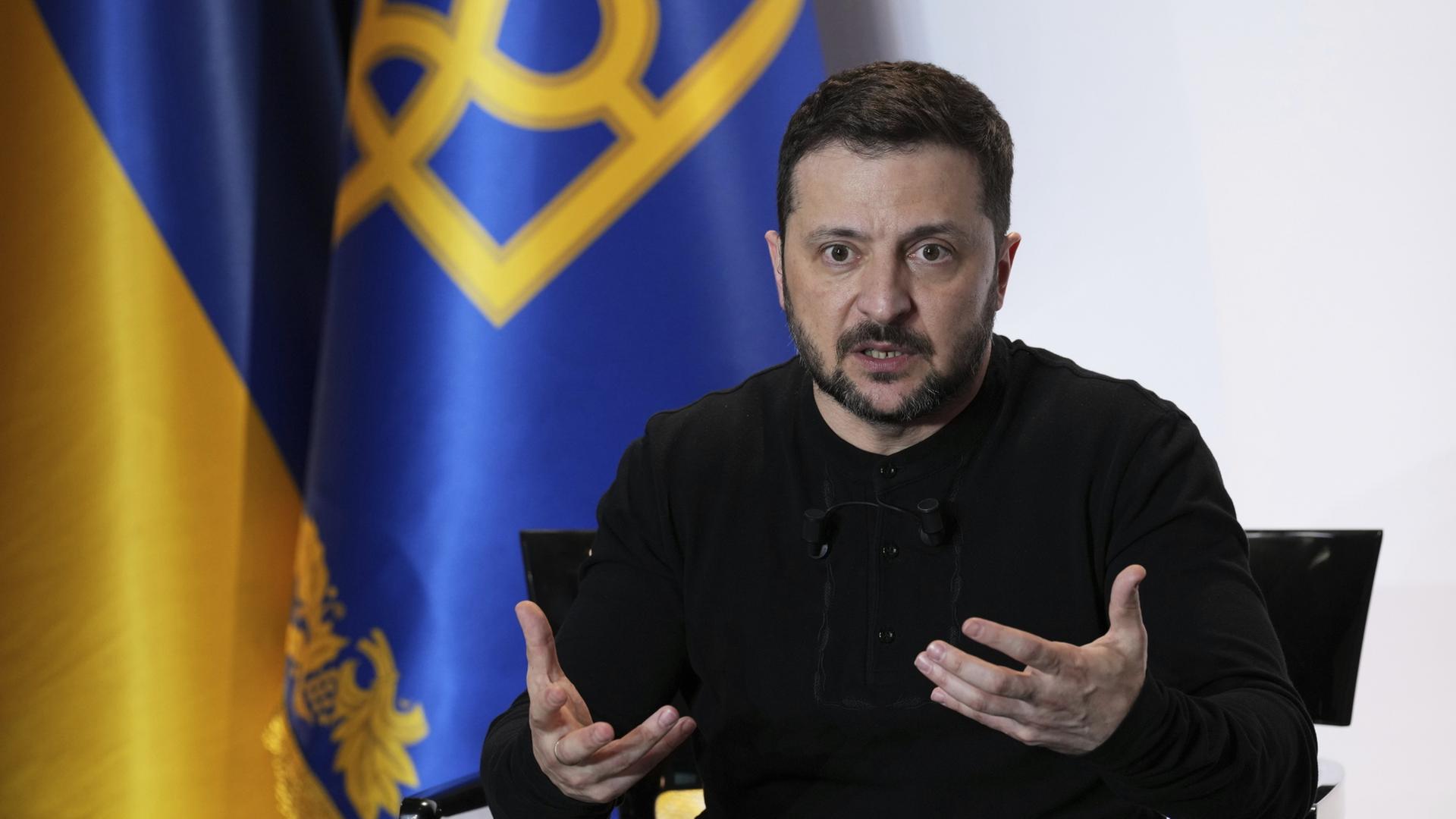 Ukraine-Liveblog: ++ Selenskyj: Russland hat Feuerpause verletzt ++ |  tagesschau.de