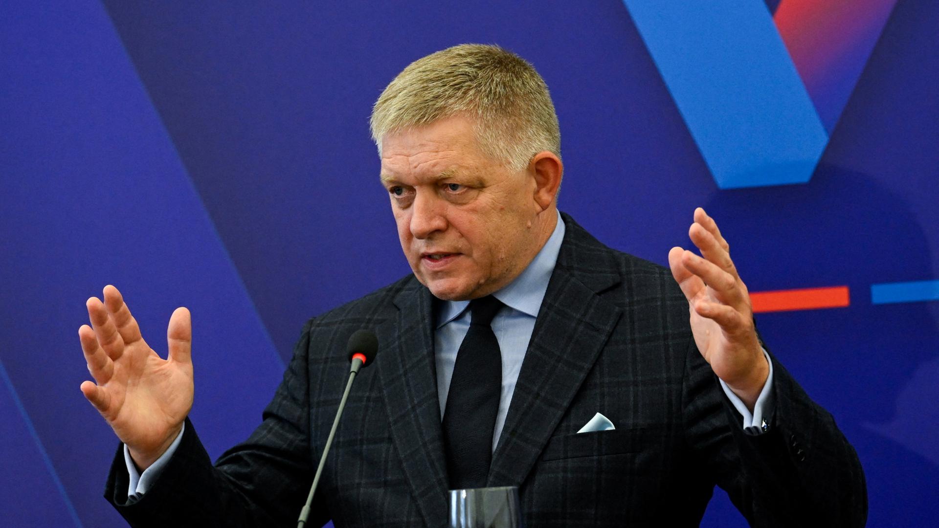 Robert Fico bei einer Pressekonferenz | REUTERS