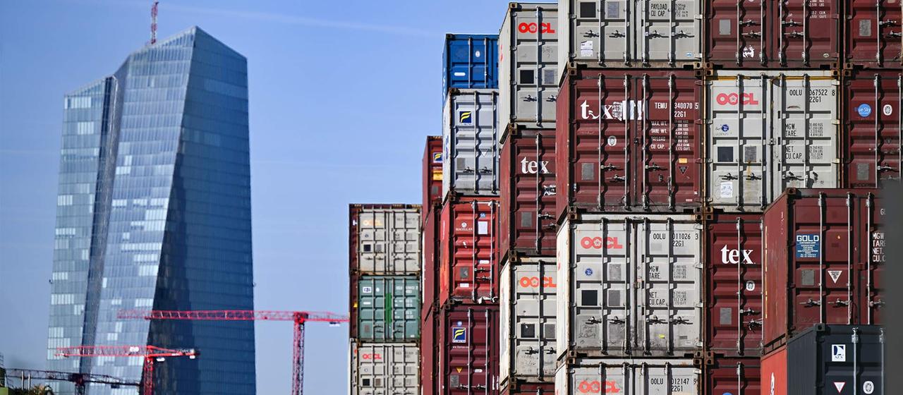Blick auf den Hauptsitz der Europäischen Zentralbank (EZB) in Frankfurt.