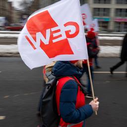 Lehrkräfte im Warnstreik: GEW-Mitglieder protestieren