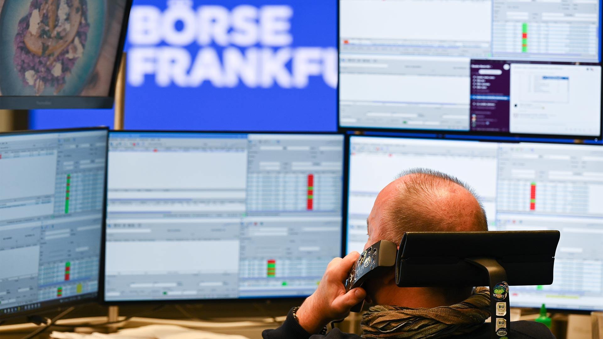 Händler an der Frankfurter Börse. | picture alliance/dpa